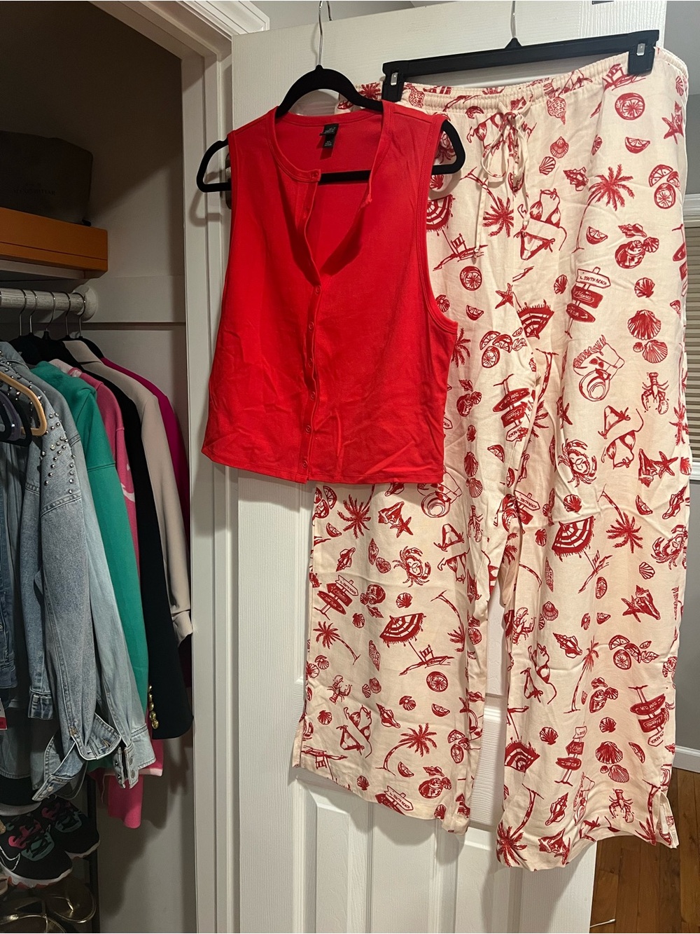 wild fable Red Sleeveless Button Tank & Cream Red Print Lounge Pants